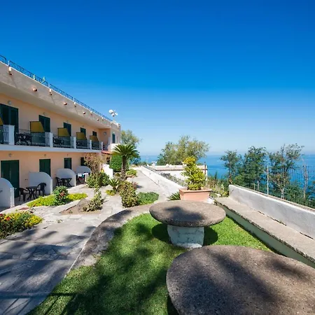 Ireos Hotel