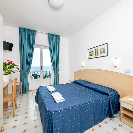 Hotell Ireos 3*