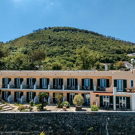Ireos Hotell 3*