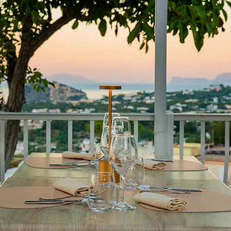 Ireos Hotel 3*
