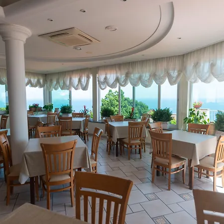 Hotel Ireos