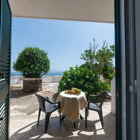 Hotel Ireos