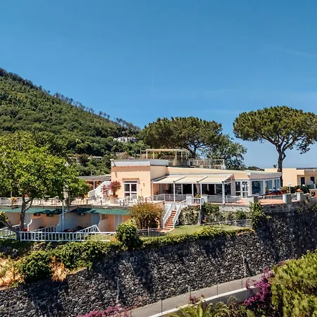 Ireos 3* كازاميتْشيولا تيرمي